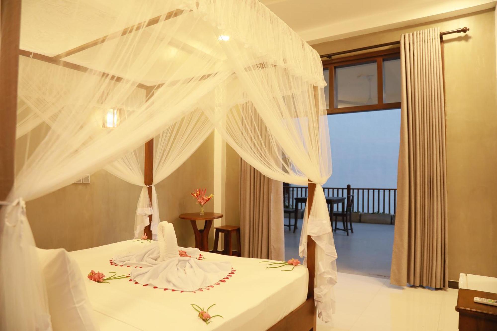 Gold Bubble Hotel Ахангама Екстериор снимка