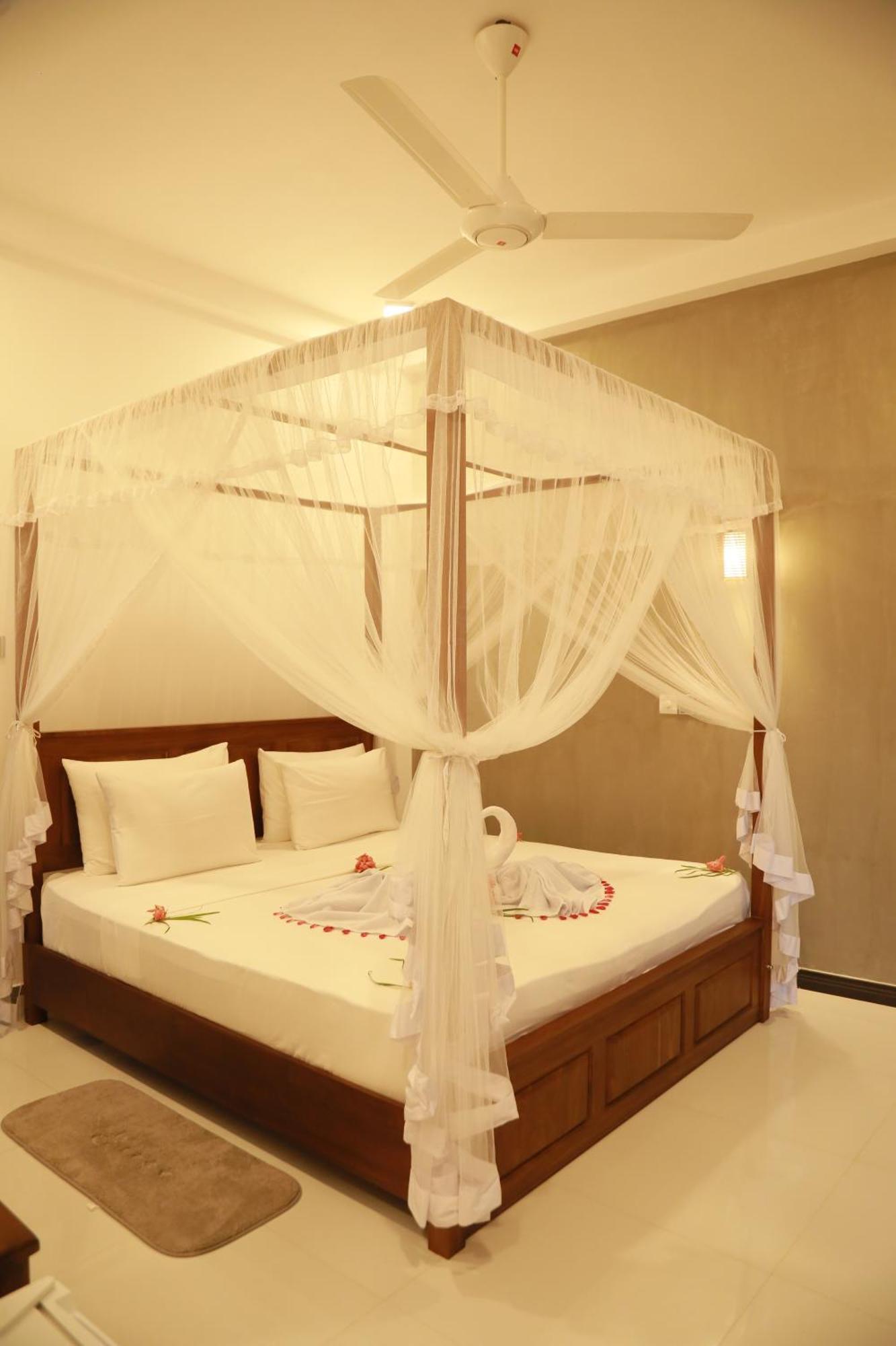 Gold Bubble Hotel Ахангама Екстериор снимка